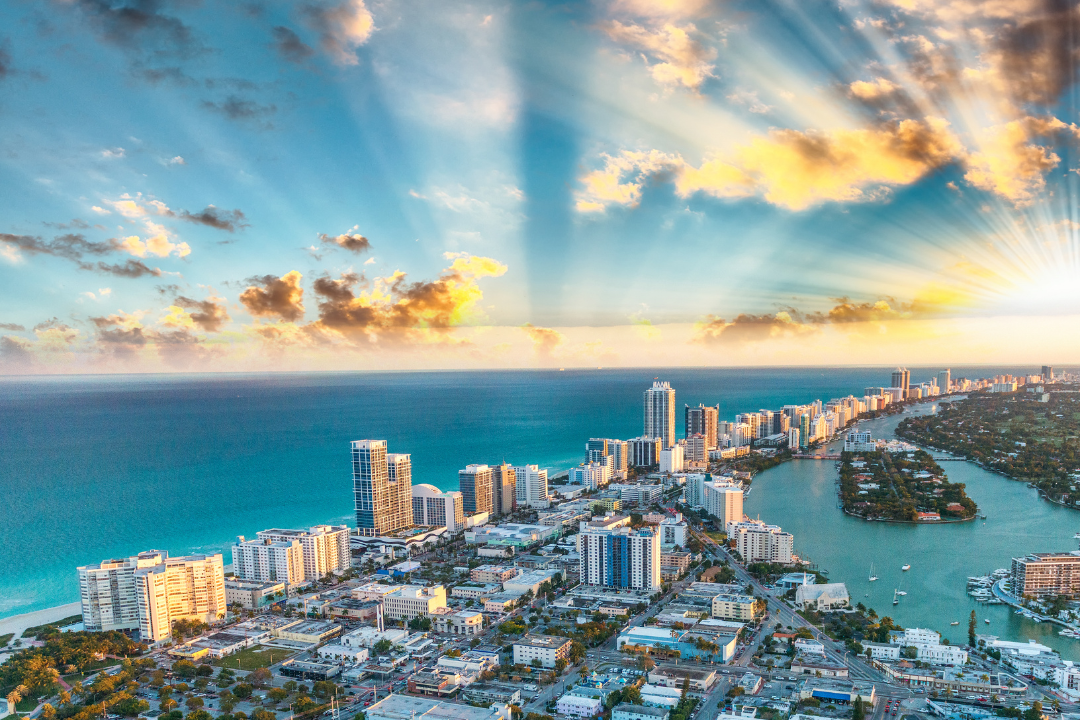 High-net-worth mortgage broker Miami assisting luxury real estate clients